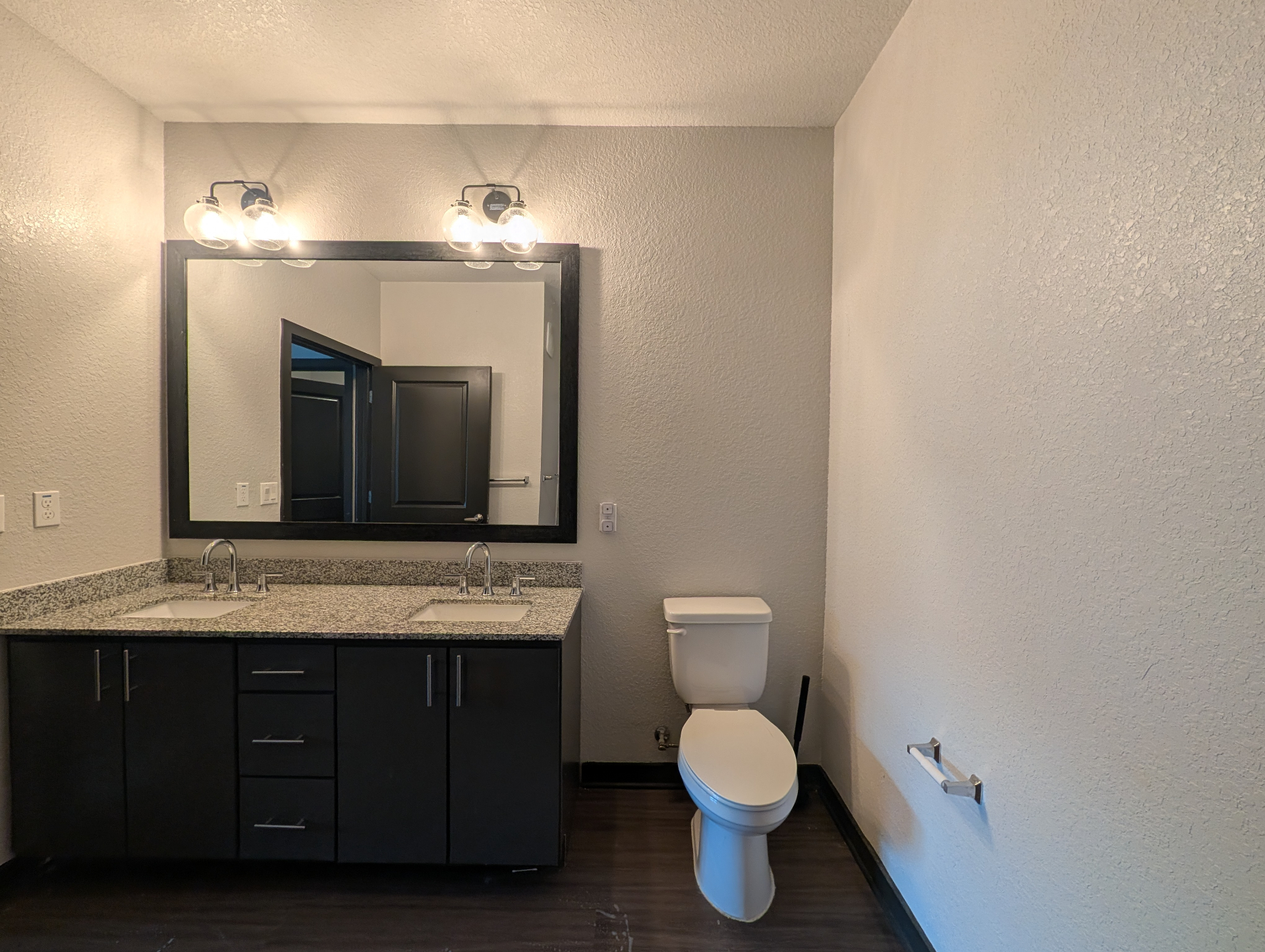 Double Vanity Shine
